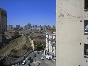 ORAN CITE PERRET A DROITE DU CARREFOUR ,        DEPART RUE L.BLANC  OU         MARQUIS DE MORES